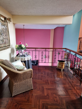 CASA DE TECHO A DOBLE ALTURA EN VENTA EN SAN BORJA