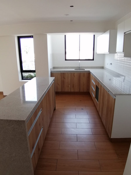 SE VENDE EXCELENTE DÚPLEX EN URB. LAS GARDENIAS