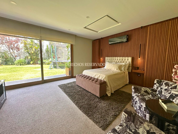 LINDA CASA DE 1,075 M² EN VENTA - LA PLANICIE