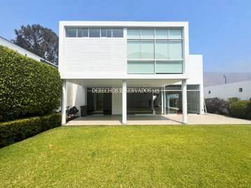 CASA INDEPENDIENTE, 4 DORMITORIOS, 2 ESTACIONAMIENTOS