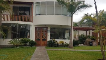VENTA DE CASA DE PLAYA DE 352M2 EN PUNTA HERMOSA
