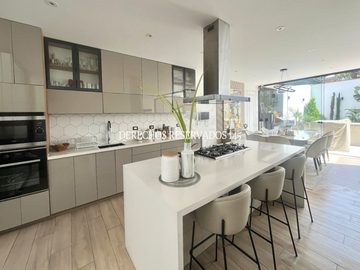 PRECIOSA CASA - CASI DE ESTRENO INDEPENDIENTE