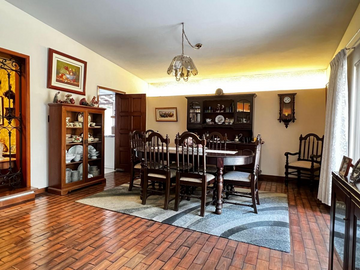 VENDO HERMOSA CASA CON 4 DEPARTAMENTOS POR LAS TRES MARÍAS, 