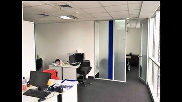 EXCELENTE OFICINA BIEN UBICADA - LA HABANA CDRA 1 PISO 5