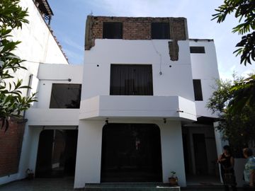 OCASION VENDO CASA EN CORPAC SAN ISIDRO