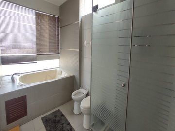 SE VENDE LINDA CASA EN LA MOLINA EL REFUGIO