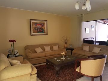 VENTA DE CASA COMO TERRENO SOL DE LA MOLINA