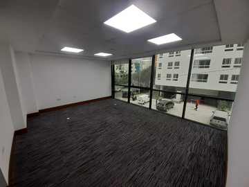 OFICINA IMPLEMENTADA EN MIRAFLORES (609-43-1 LUCY)