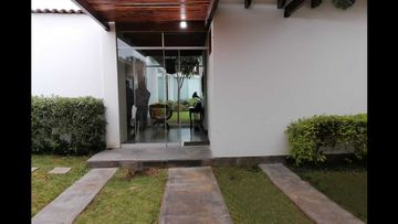 VENDO HERMOSA Y MODERNA CASA PACHACAMAC 500 M²