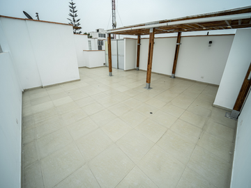 SE VENDE DUPLEX CON TERRAZA. FRENTE AL PARQUE LA CORUÑA, SUR