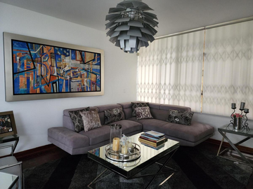 VENDO AMPLIA CASA EN LA AURORA, MIRAFLORES