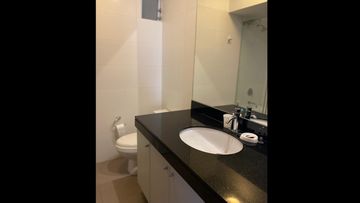 MODERNO DEPARTAMENTO EN VENTA CON LINDA VISTA AL GOLF EN CERROS DE CAMACHO 