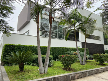 VENDO CASA FRENTE A PARQUE GENARO CASTRO IGLESIAS COD. 23486
