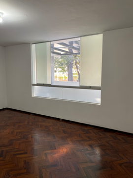 EXCELENTE CASA. EL CARMEN APROPIADA PARA OFICINAS, EMPRESAS. IMPLEMENTADA