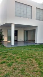 VENDO CASA EN CONDOMINIO URB. SOL DE LA MOLINA