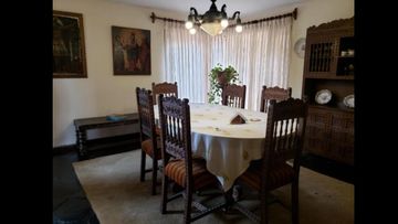 VENDO AMPLIA CASA EN LA ENCANTADA