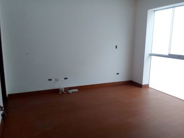 VENTA TRIPLEX VISTA INTERIOR CHACARILLA SAN BORJA $320 000