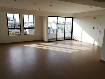 SE VENDE EXCLUSIVO DÚPLEX EN URB. LAS GARDENIAS