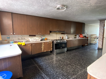 CASA FRENTE A PARQUE EN VENTA,  ZONA RESIDENCIAL DE SURCO