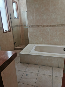 SE VENDE LINDA CASA EN MIRAFLORES