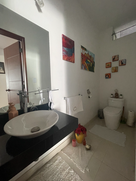 CONDOMINIO 2 PLANTAS - 4 DORMS C/U CON BAÑO - PISCINA