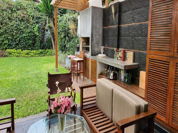 VENDO AMPLIA CASA EN LA AURORA, MIRAFLORES