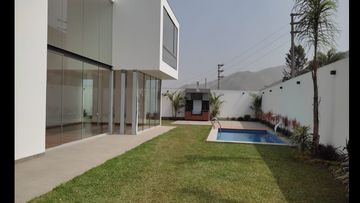 ESTRENO - CASA EN CONDOMINIO EN LA PLANICIE A.T: 479.73 M2 A.C: 382.94M2