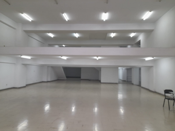 EDIFICIO DE OFICINAS CON 1ER PISO COMERCIAL EN PLAZA MAYOR