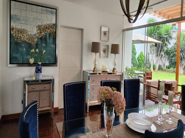 VENDO AMPLIA CASA EN LA AURORA, MIRAFLORES