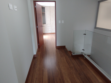 DUPLEX DE ESTRENO EN VENTA EN MIRAFLORES. 2 DORMITORIOS. 
