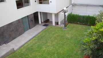 SE VENDE HERMOSA RESIDENCIA - ZONA EXCLUSIVA DE SAN ISIDRO