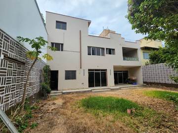 SE VENDE CASA EN SAN ISIDRO