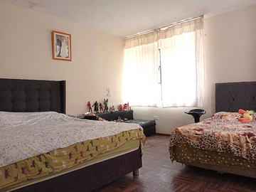 AMPLIA CASA DE 2 PISOS CON COCHERA Y AZOTEA 