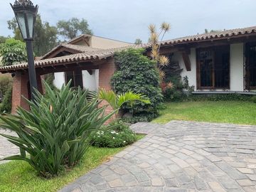 CASA EN VENTA EN SANTIAGO DE SURCO - GOLF LOS INCAS