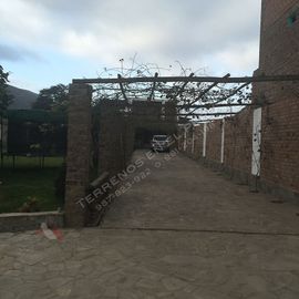 Pretty House and Land of 1800 sq meters (19,000 sq ft approx) in Azpitia (lim1368)