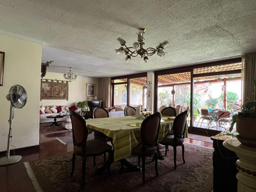 CASA EN VENTA O ALQUILER | TERRAZA CON JARDÍN | 4 ESTACIONAM