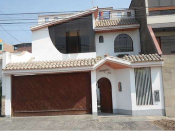 ALQUILER CASA 2PISO CON AZOTEA CUARTO Y 2 COCHERA LA MOLINA