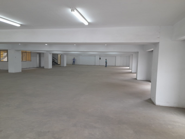EDIFICIO DE OFICINAS CON 1ER PISO COMERCIAL EN PLAZA MAYOR