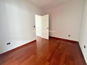 CASA INDEPENDIENTE, 4 DORMITORIOS, 2 ESTACIONAMIENTOS