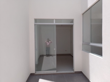 VENTA DE MODERNO DEPARTAMENTO EN PRIMER PISO FRENTE A PARQUE