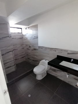 SE VENDE EXCELENTE DÚPLEX EN URB. LAS GARDENIAS