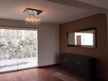 MODERNA CASA EN LA PLANICIE