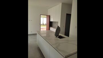 ESTRENO - CASA EN CONDOMINIO EN LA PLANICIE A.T: 479.73 M2 A.C: 382.94M2