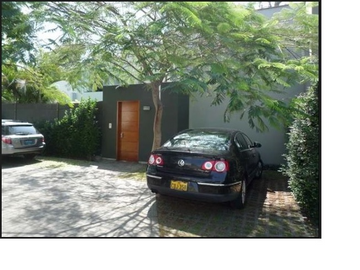 ACOGEDORA CASA EN CONDOMINIO EN VENTA CALLE 3 LA MOLINA 