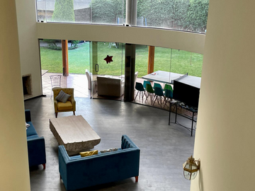 CASA EN VENTA | 2 PISOS + SEMI SÓTANO | JARDÍN