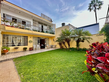 VENDO DEPARTAMENTO ESTILO CASA CON JARDÍN