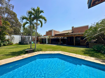LINDA CASA DE 1,075 M² EN VENTA - LA PLANICIE