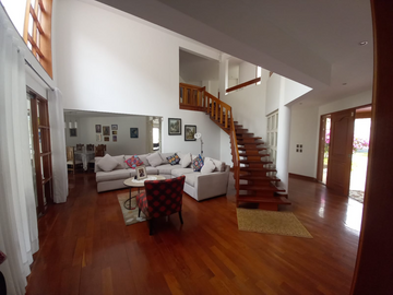 HERMOSA CASA EN VENTA - LA PLANICIE, LA MOLINA