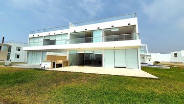 VENTA DE CASA EN MORAVIA II - PRIMERA FILA