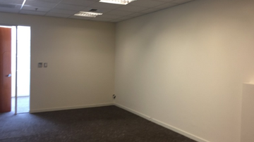 ALQUILO EXCELENTES OFICINAS EN STA CRUZ MIRAFLORES - 023115